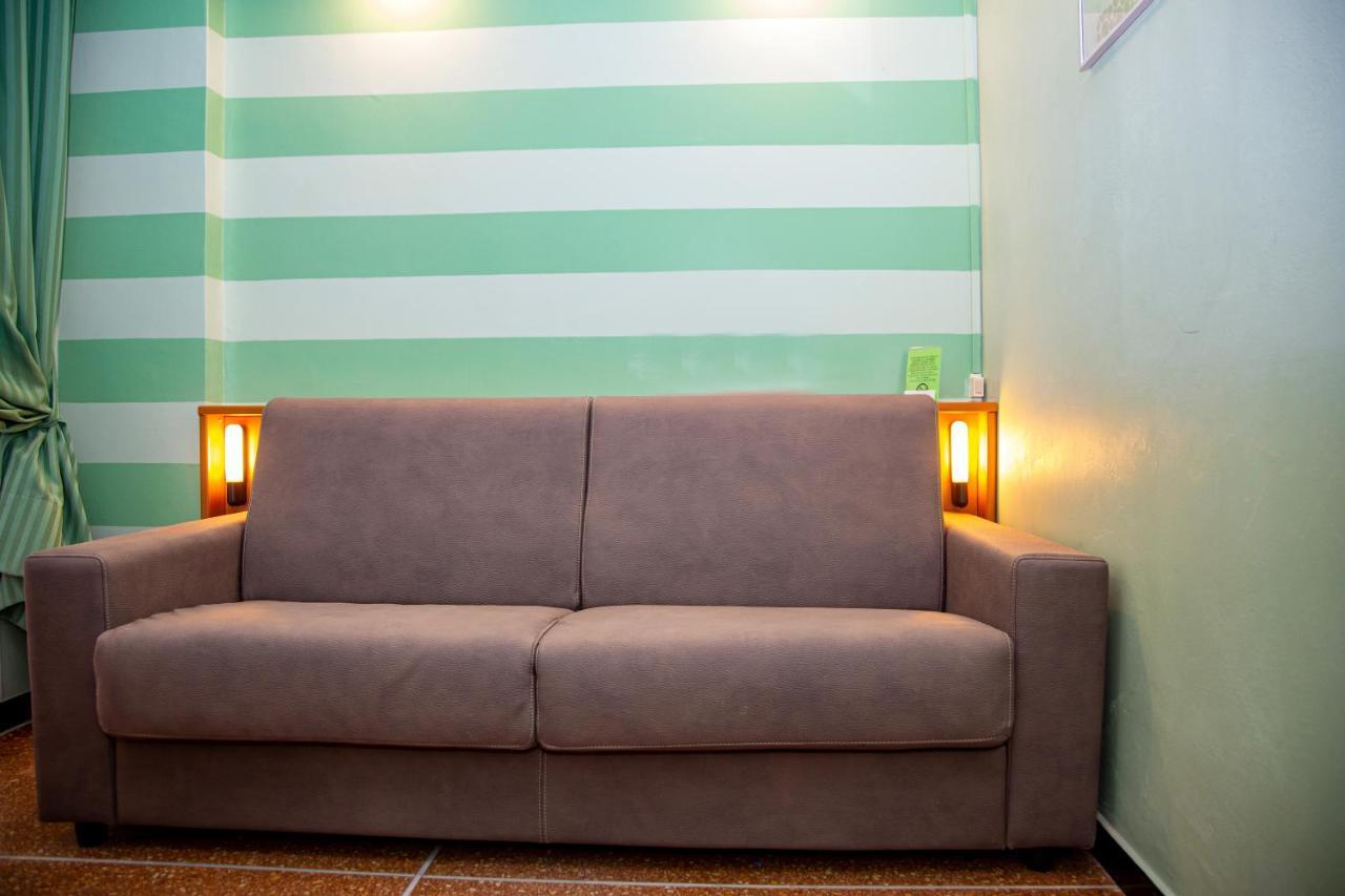 Albergo Glory Borghetto Santo Spirito Bagian luar foto