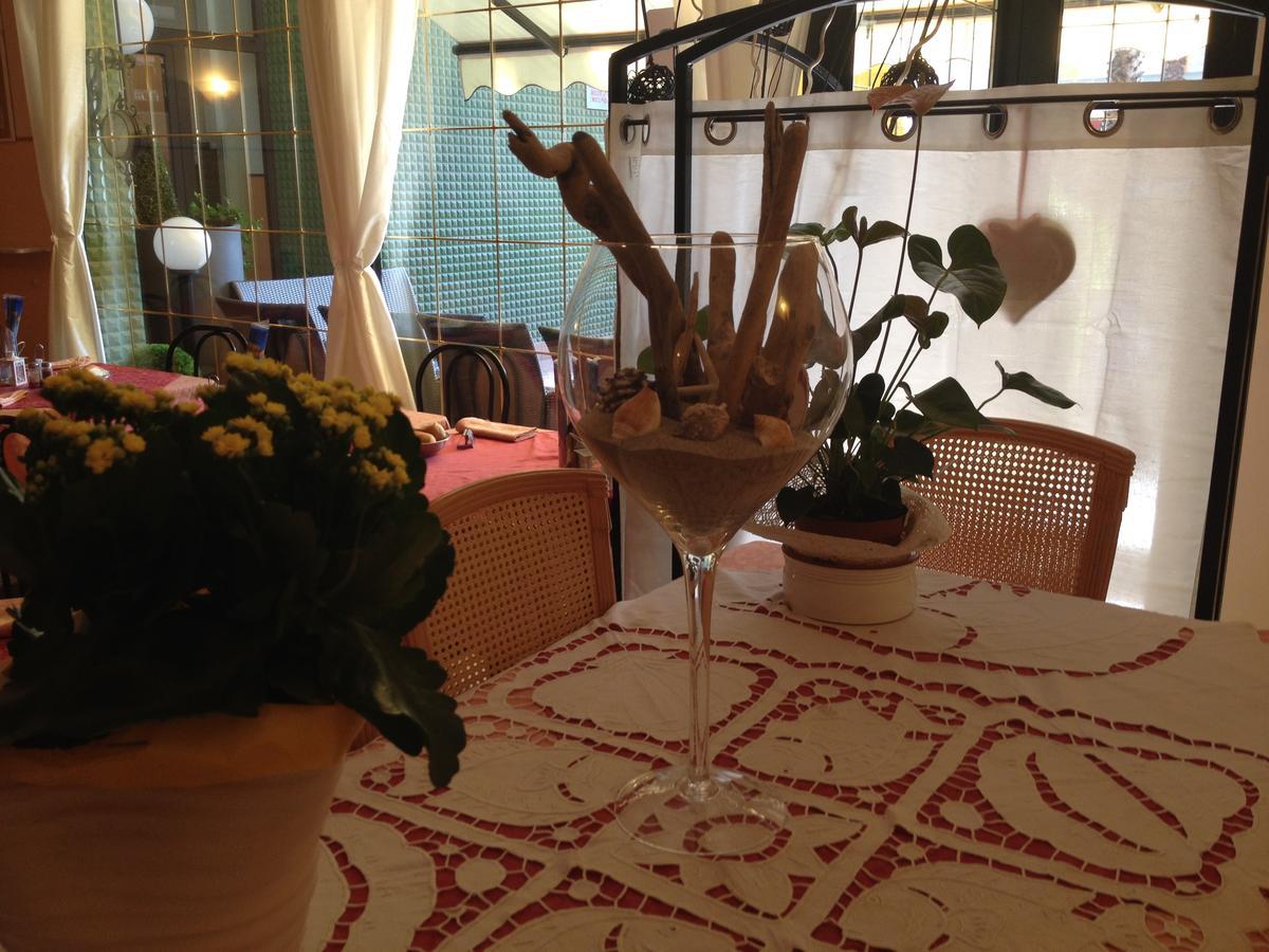 Albergo Glory Borghetto Santo Spirito Bagian luar foto