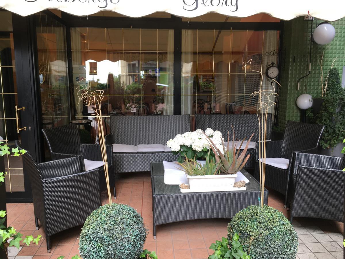 Albergo Glory Borghetto Santo Spirito Bagian luar foto