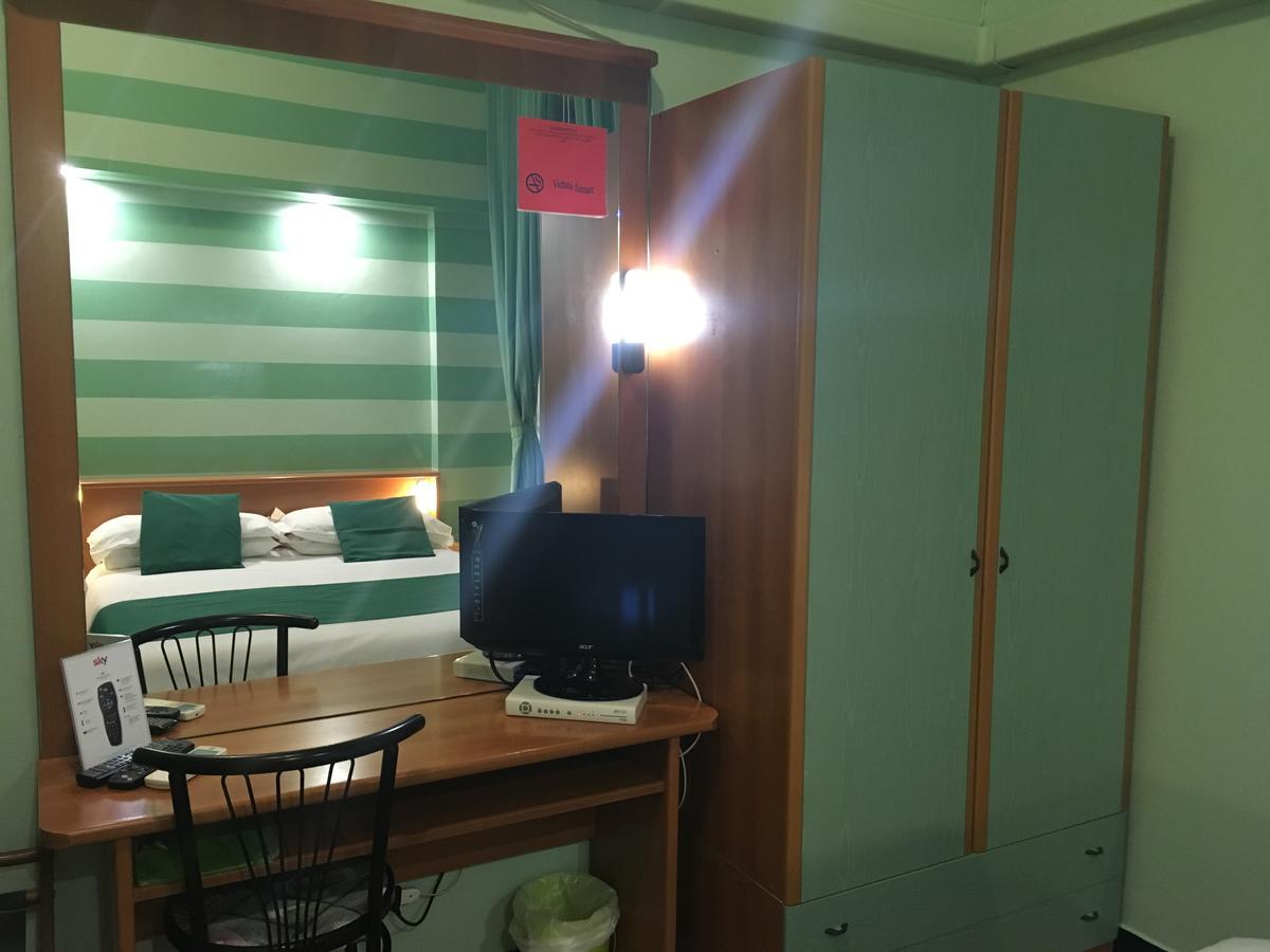 Albergo Glory Borghetto Santo Spirito Bagian luar foto