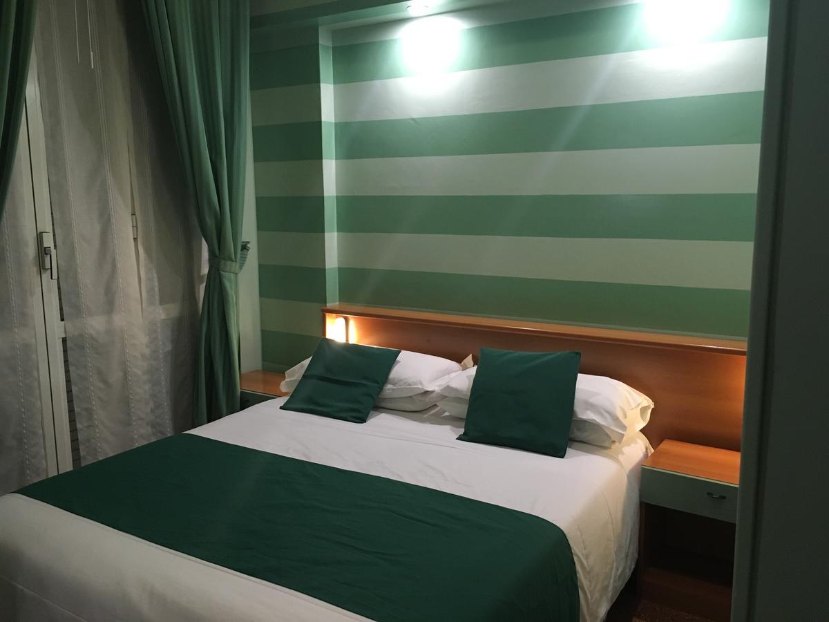 Albergo Glory Borghetto Santo Spirito Bagian luar foto