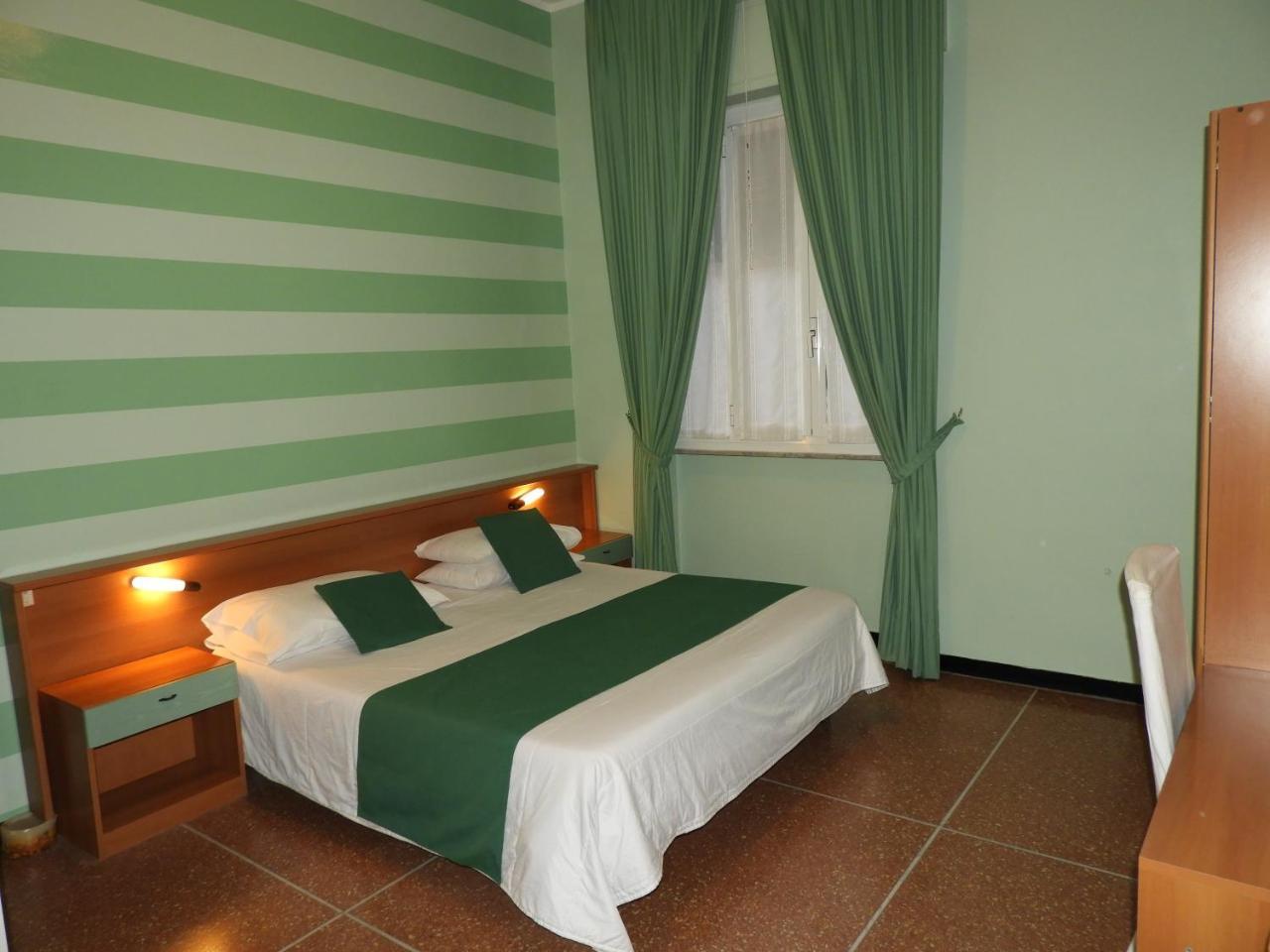 Albergo Glory Borghetto Santo Spirito Bagian luar foto