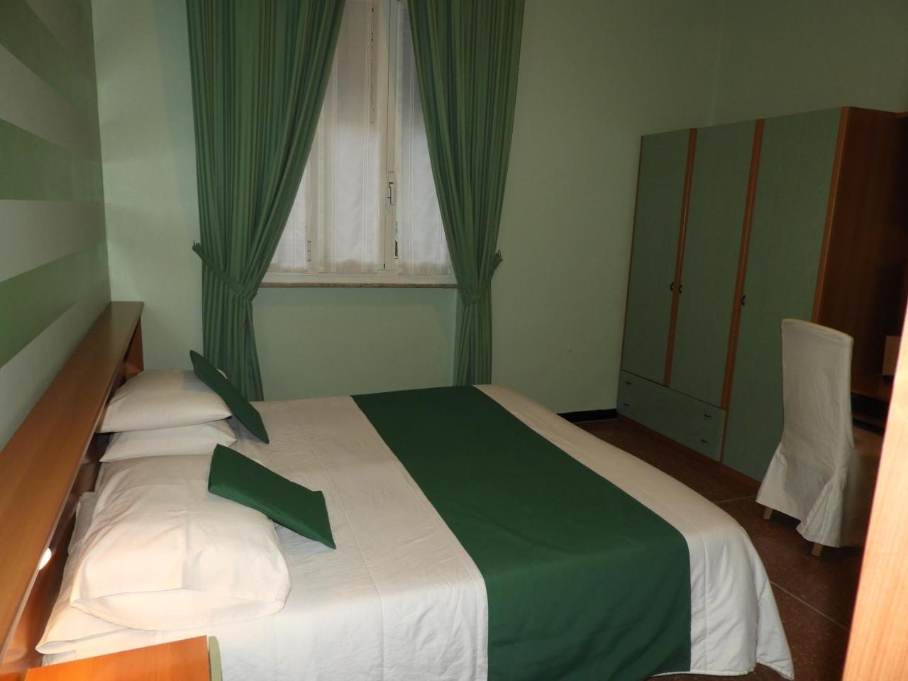 Albergo Glory Borghetto Santo Spirito Bagian luar foto