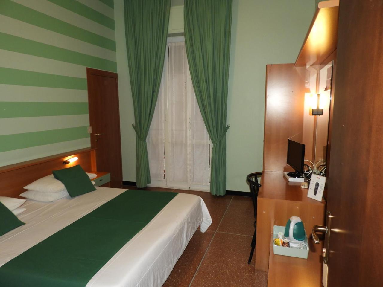 Albergo Glory Borghetto Santo Spirito Bagian luar foto