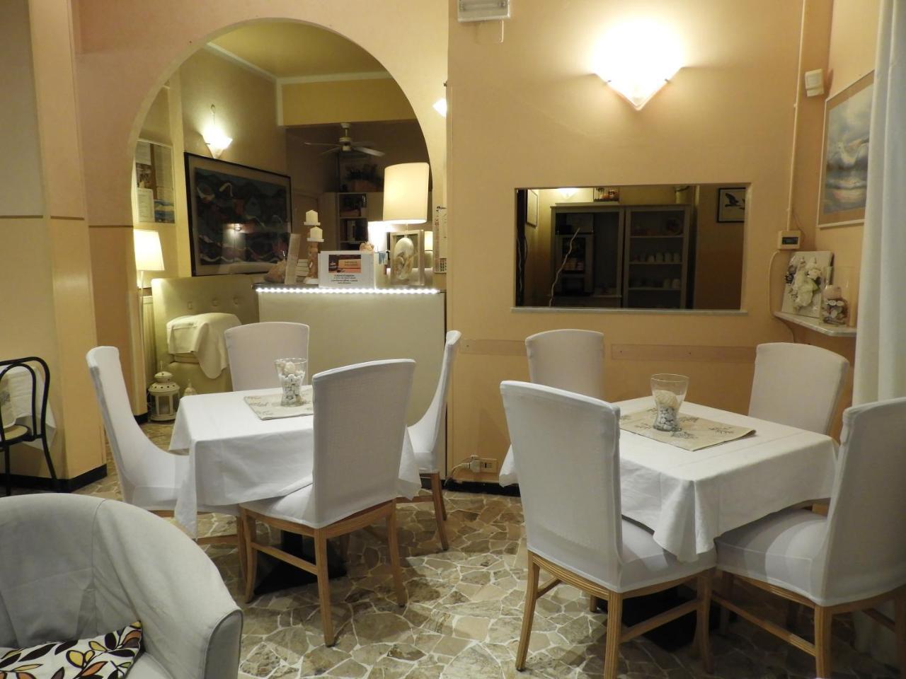 Albergo Glory Borghetto Santo Spirito Bagian luar foto