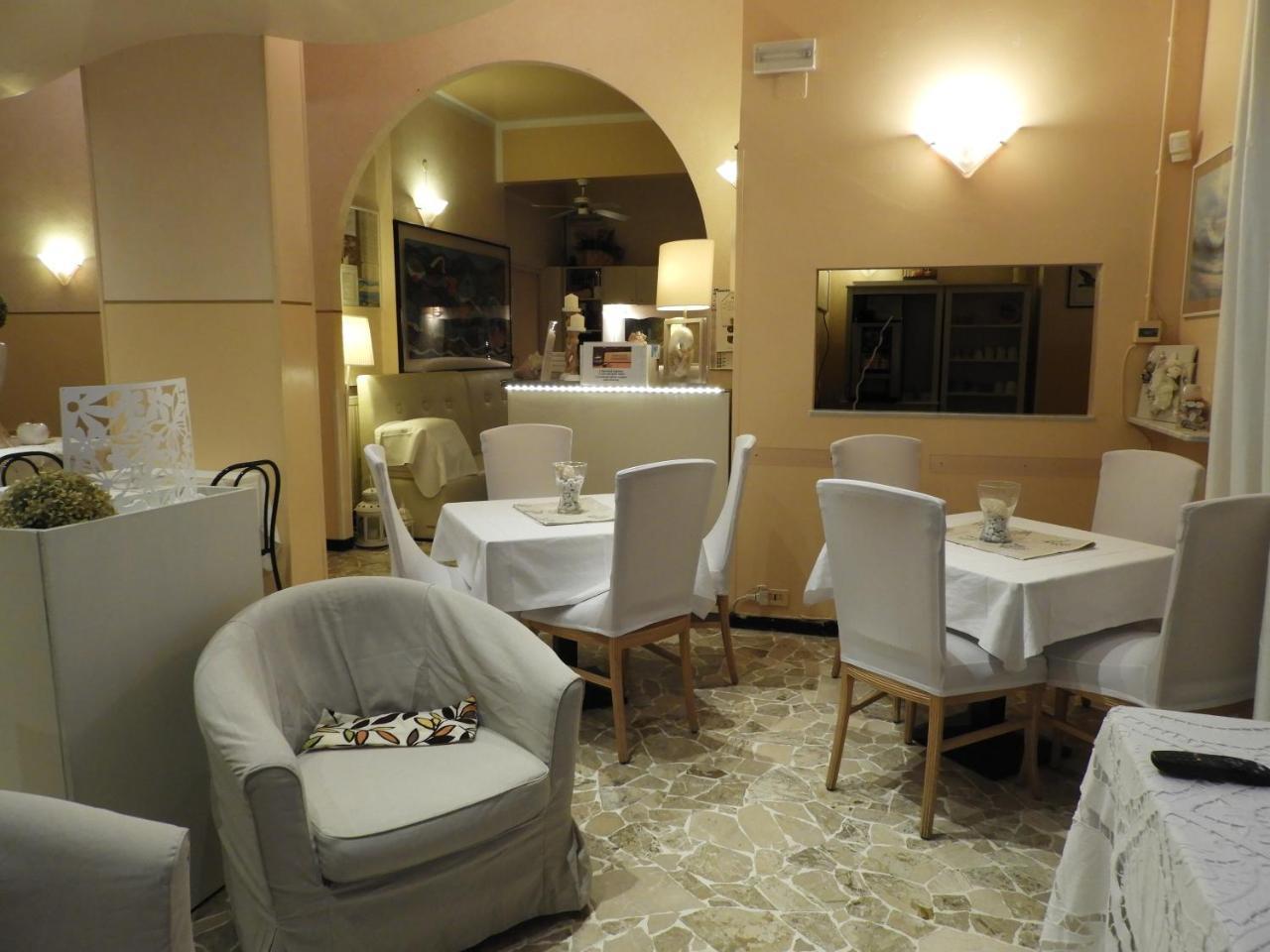 Albergo Glory Borghetto Santo Spirito Bagian luar foto